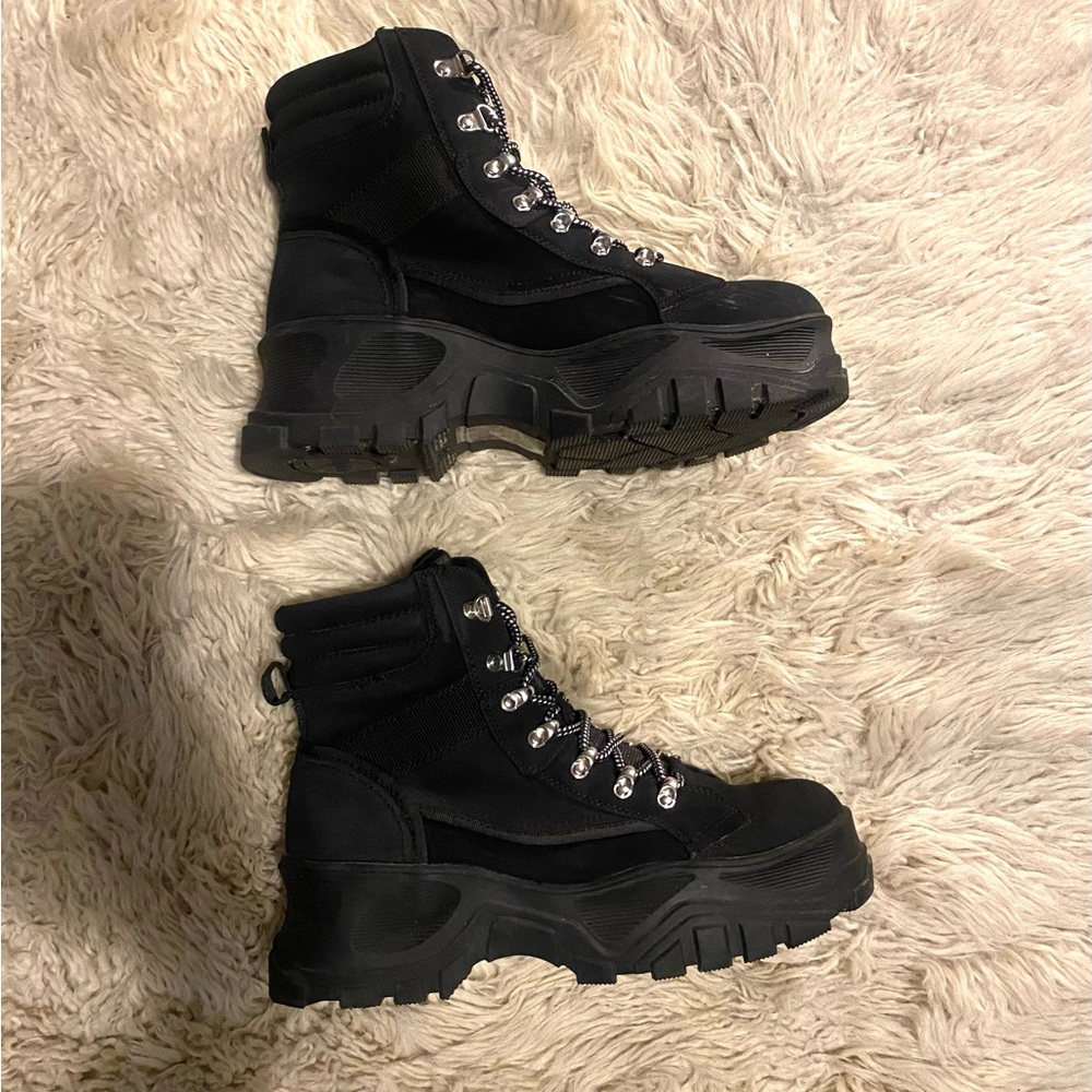 Buffalo London boots